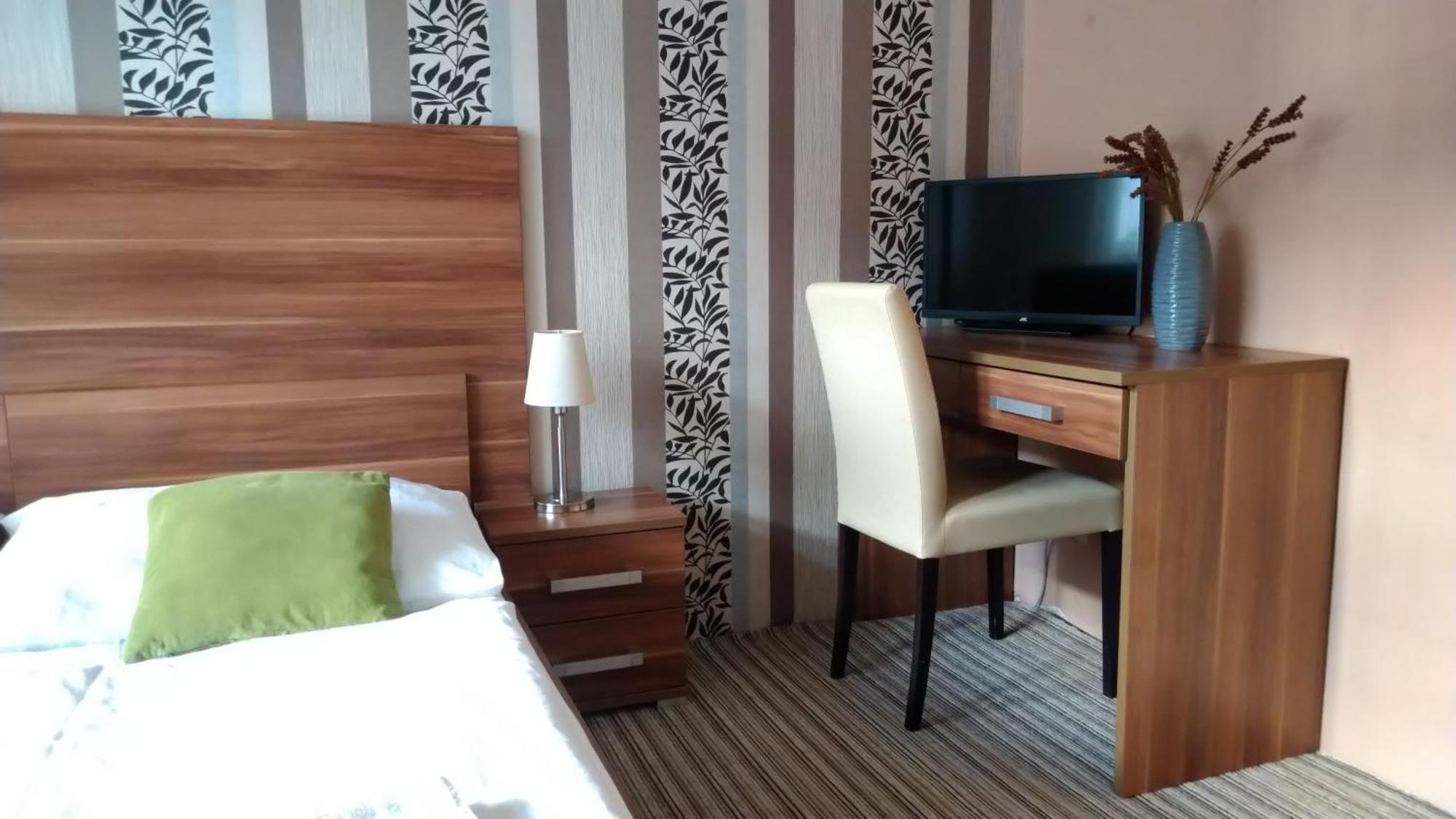 Apartmán U Jezera Fami*** *